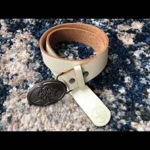 NWOT Unique Surf Buckle Distressed Leather Belt